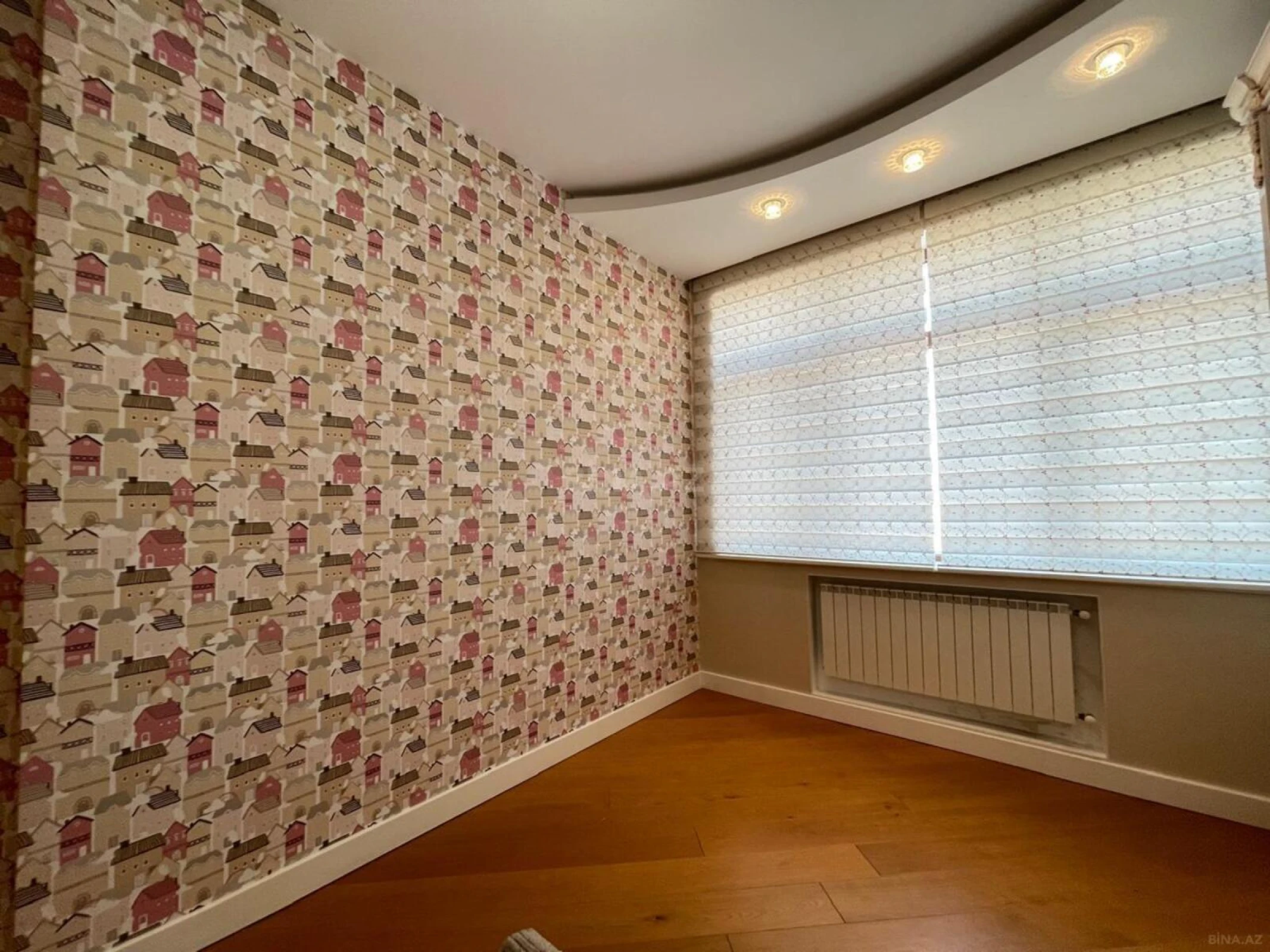 Satılır 4 otaqlı mənzil 240 m²