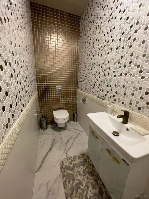 Satılır 4 otaqlı mənzil 240 m²