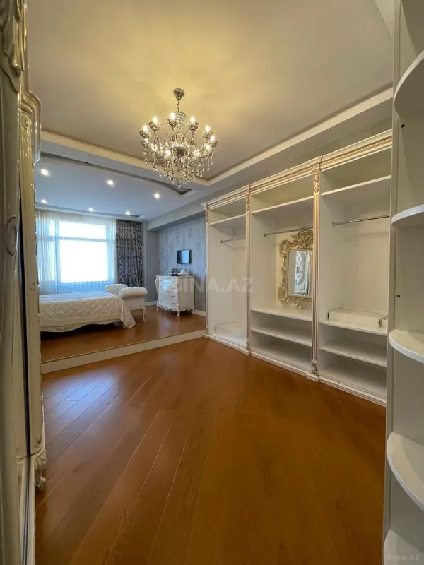 Satılır 4 otaqlı mənzil 240 m²