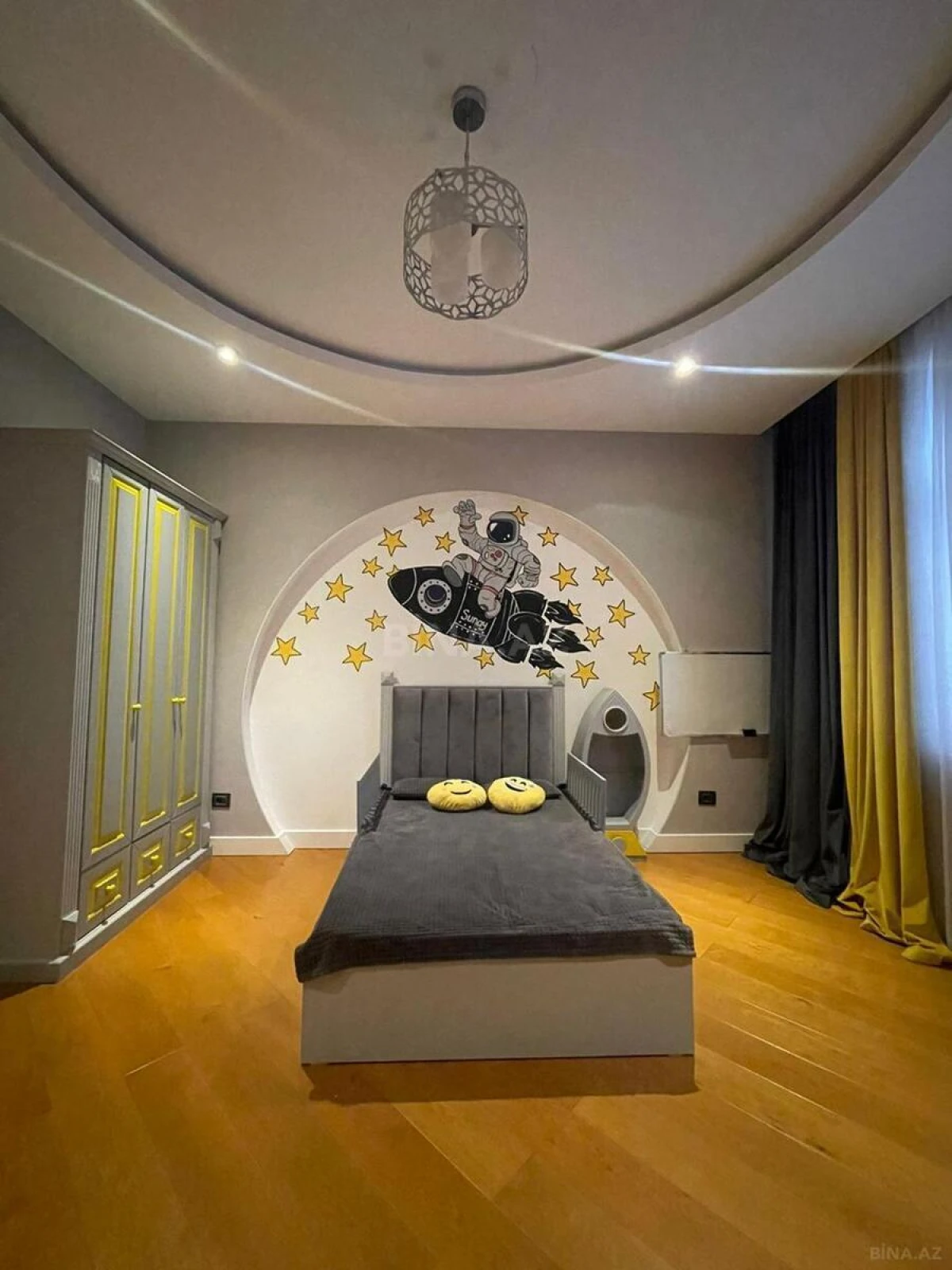 Satılır 4 otaqlı mənzil 240 m²