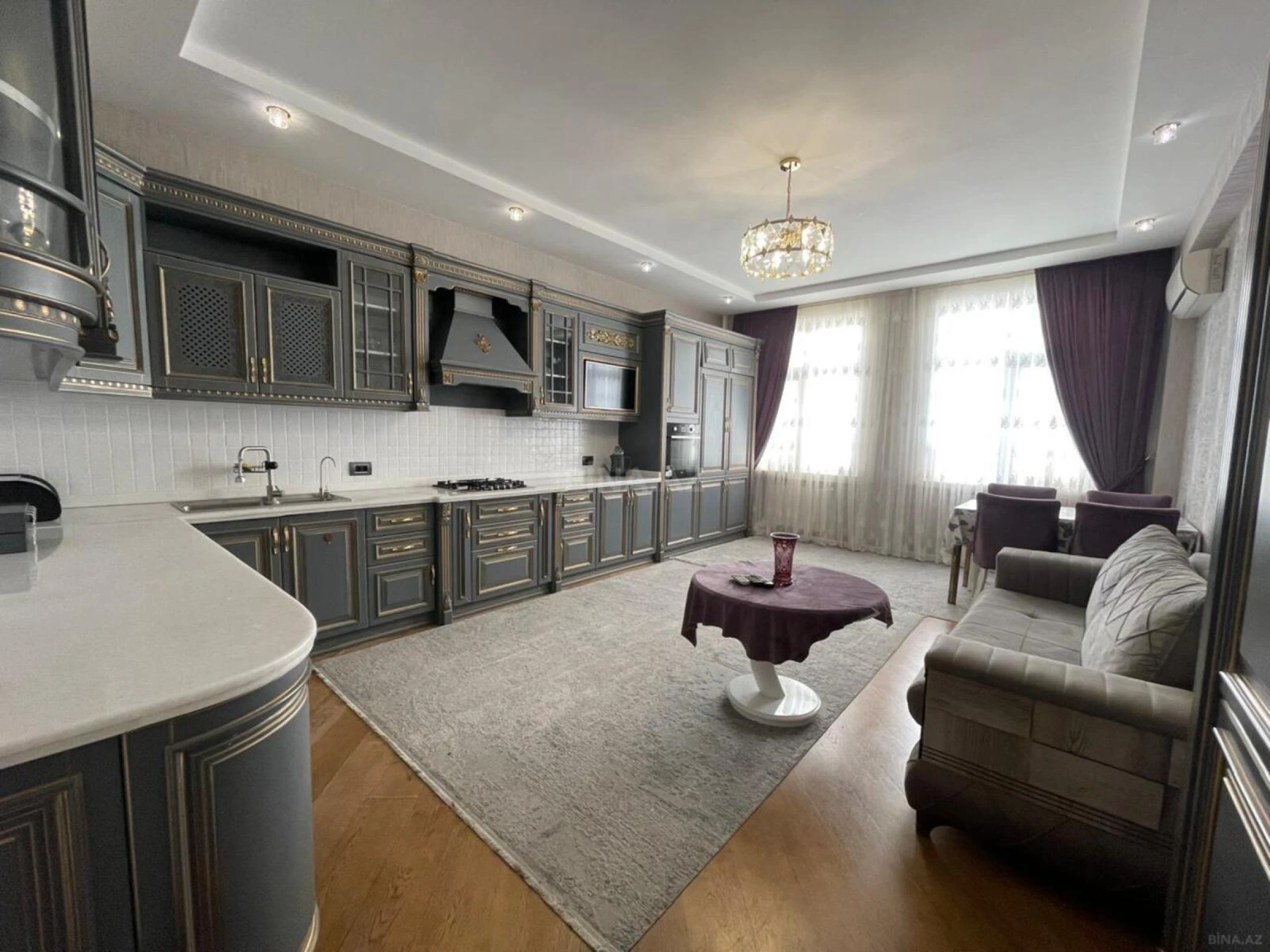 Satılır 4 otaqlı mənzil 240 m²