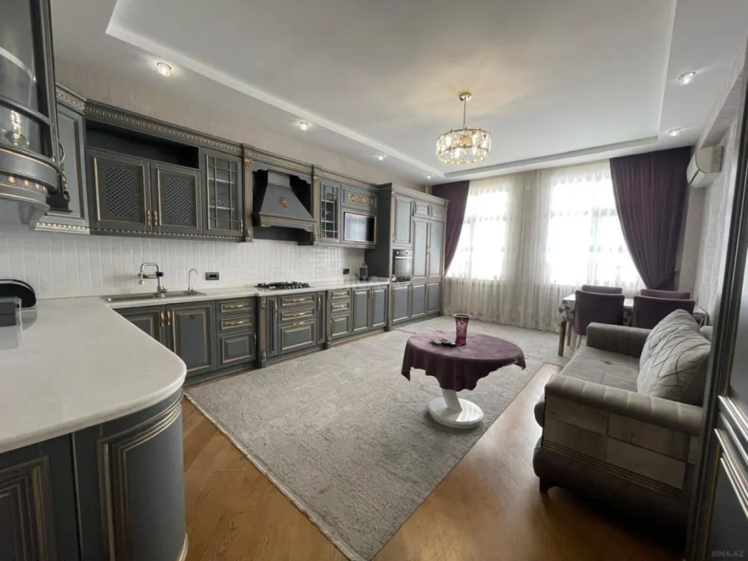 Satılır 4 otaqlı mənzil 240 m²
