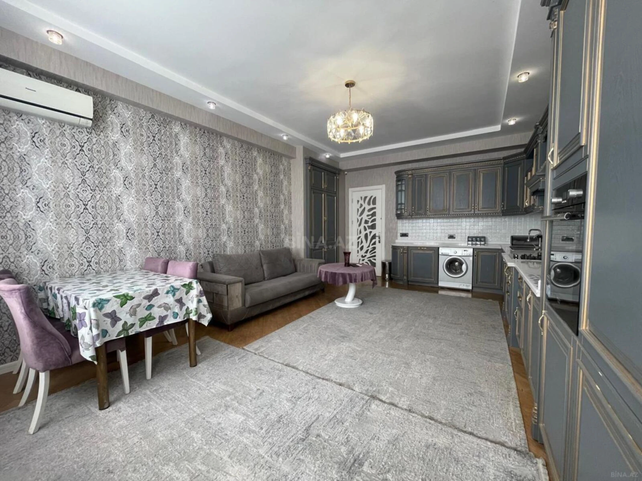 Satılır 4 otaqlı mənzil 240 m²