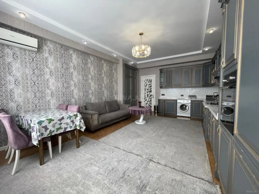 Satılır 4 otaqlı mənzil 240 m²