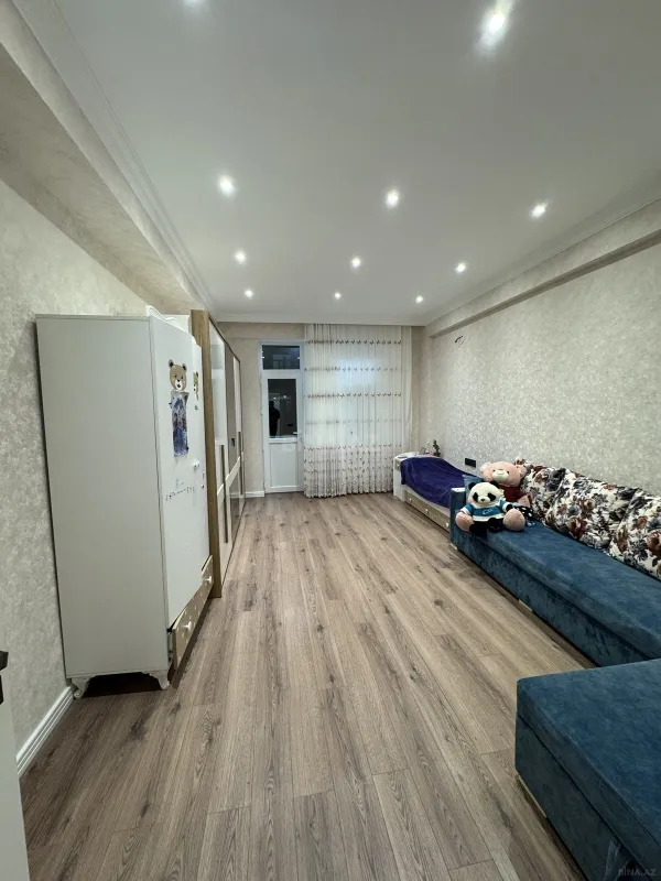 Satılır 3 otaqlı mənzil 135 m²