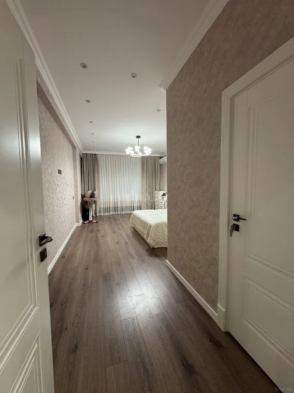 Satılır 3 otaqlı mənzil 135 m²