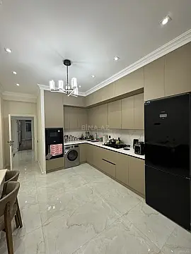 Satılır 3 otaqlı mənzil 135 m²