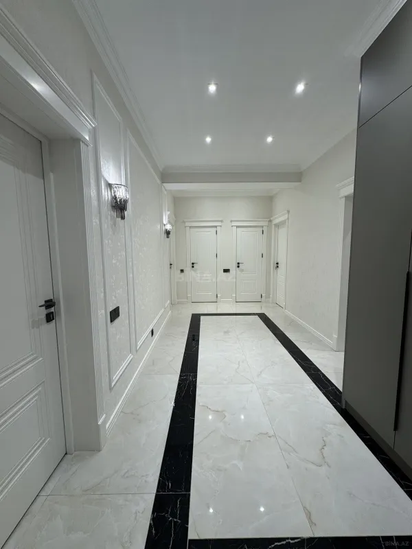 Satılır 3 otaqlı mənzil 135 m²