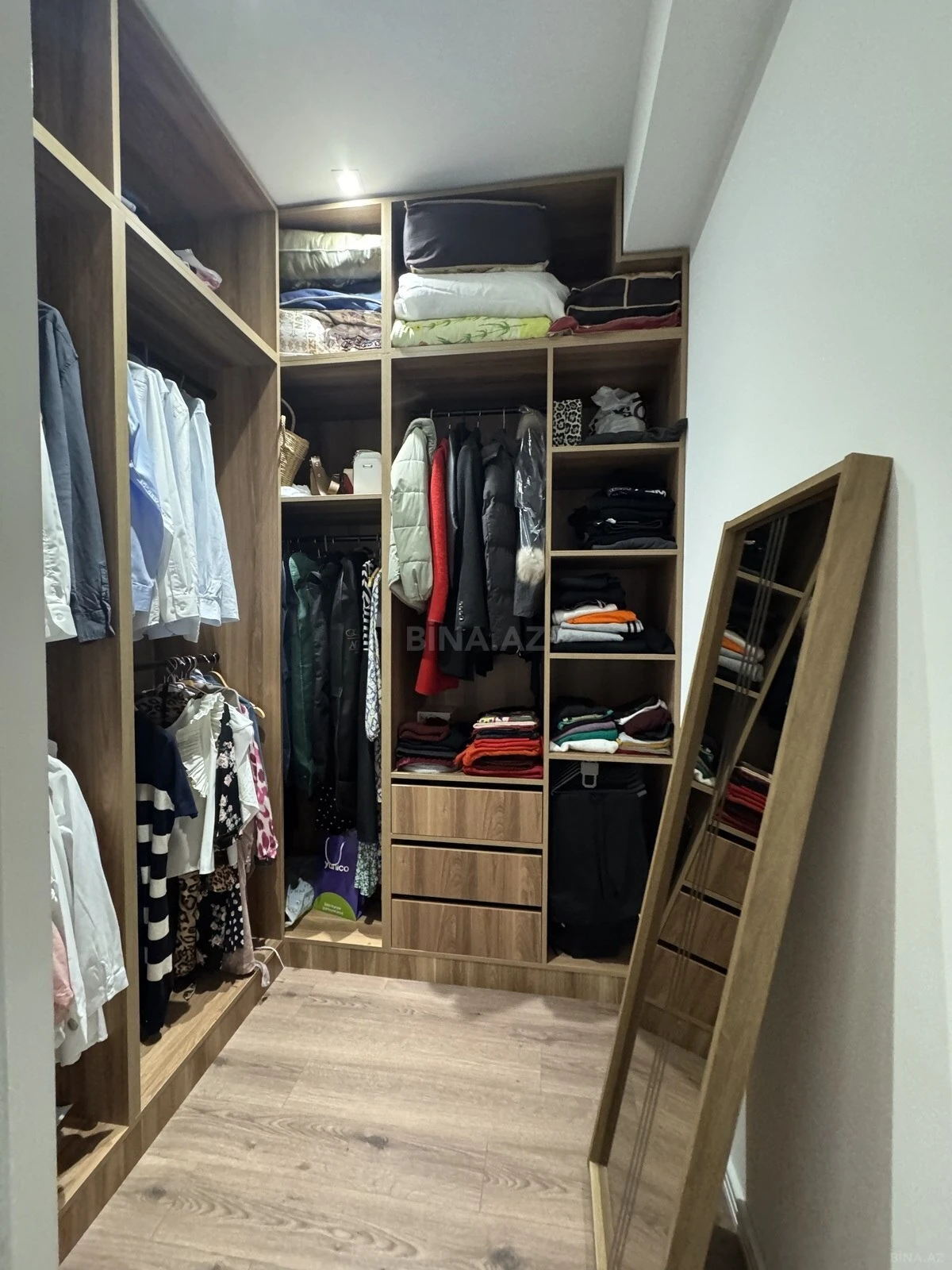 Satılır 3 otaqlı mənzil 135 m²