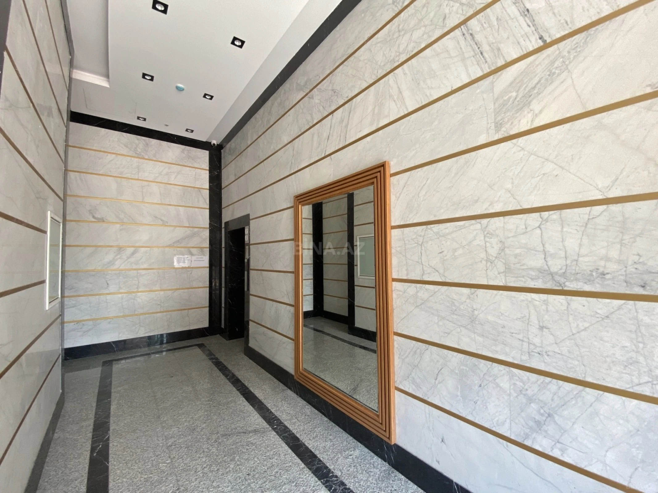 Satılır 3 otaqlı mənzil 162 m²
