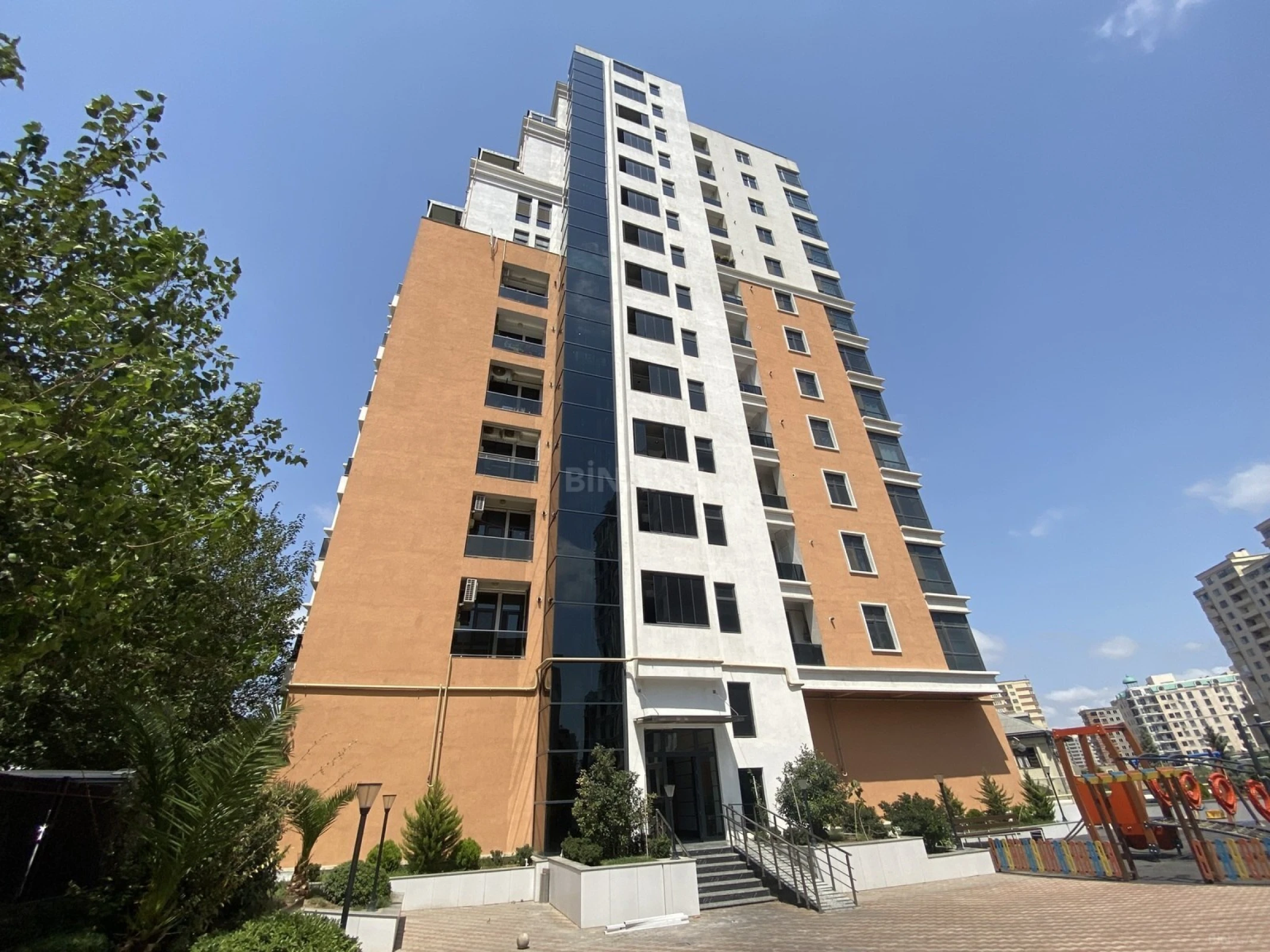 Satılır 3 otaqlı mənzil 162 m²