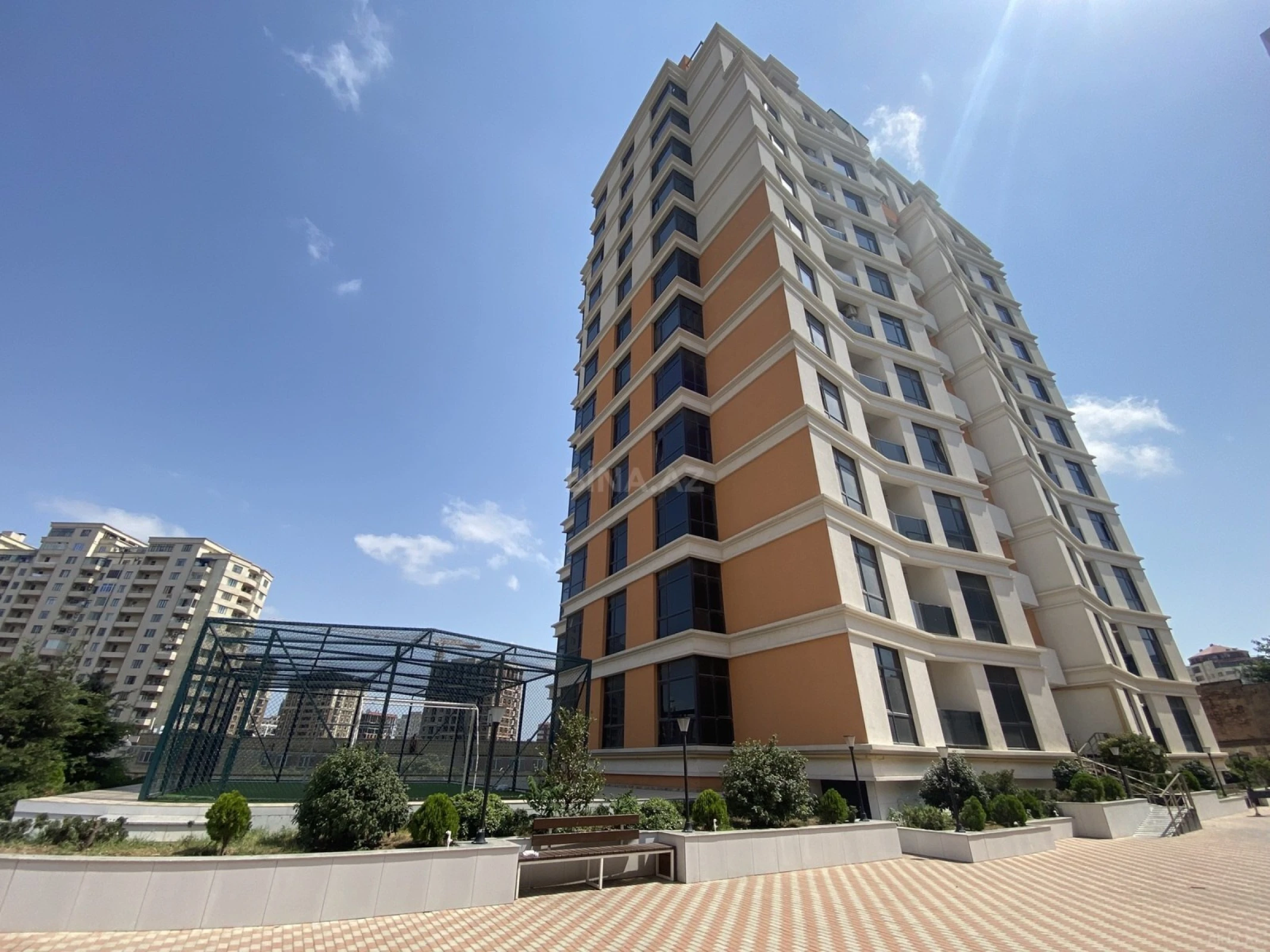 Satılır 3 otaqlı mənzil 129 m²