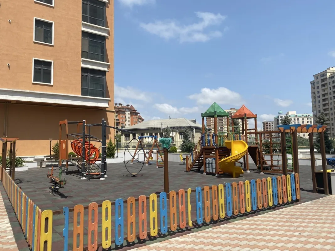 Satılır 3 otaqlı mənzil 129 m²