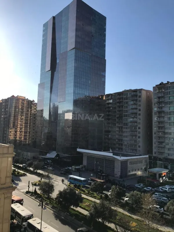 Kirayə verilir 3 otaqlı mənzil 130 m²
