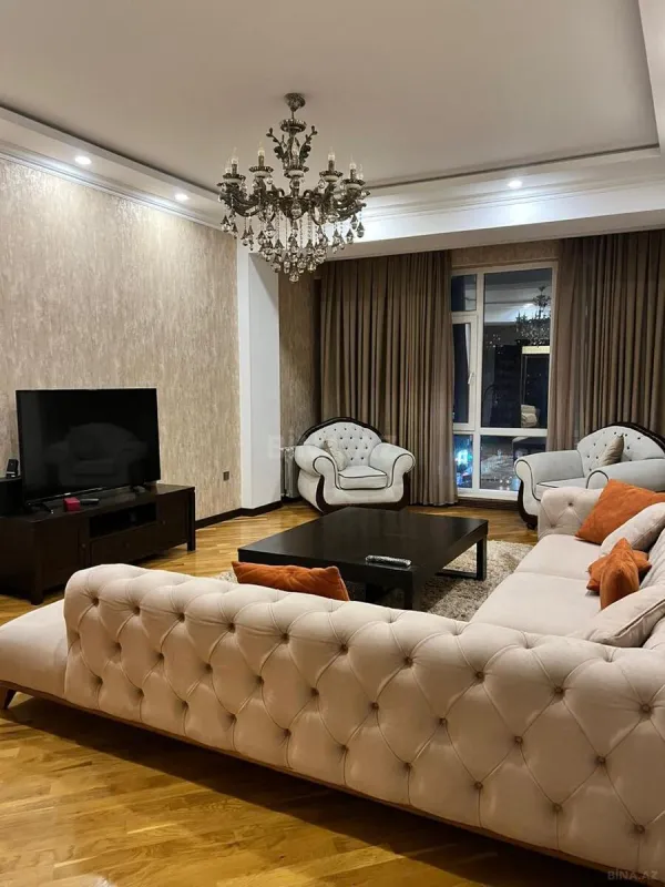 Kirayə verilir 3 otaqlı mənzil 130 m²