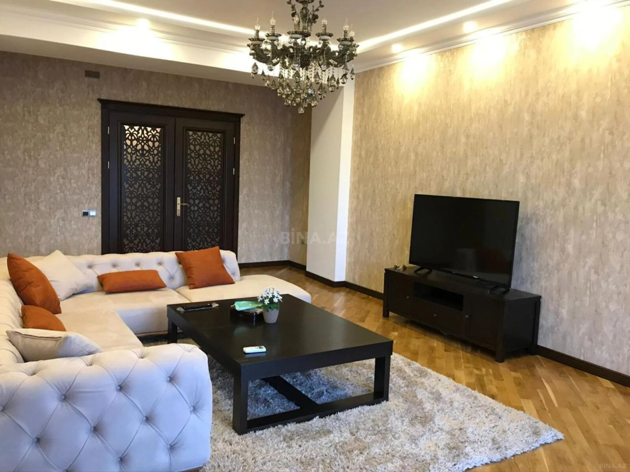 Kirayə verilir 3 otaqlı mənzil 130 m²