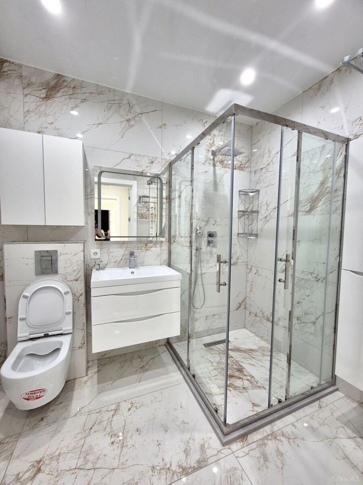 Kirayə verilir 4 otaqlı mənzil 170 m²