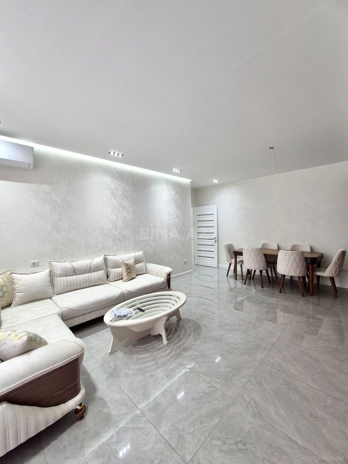 Kirayə verilir 4 otaqlı mənzil 170 m²