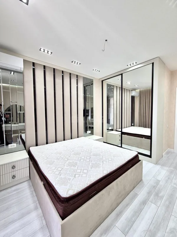 Kirayə verilir 4 otaqlı mənzil 170 m²