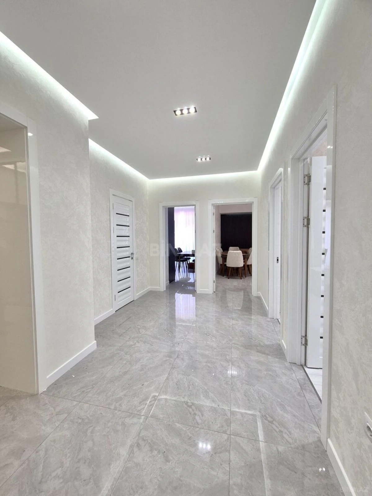 Kirayə verilir 4 otaqlı mənzil 170 m²