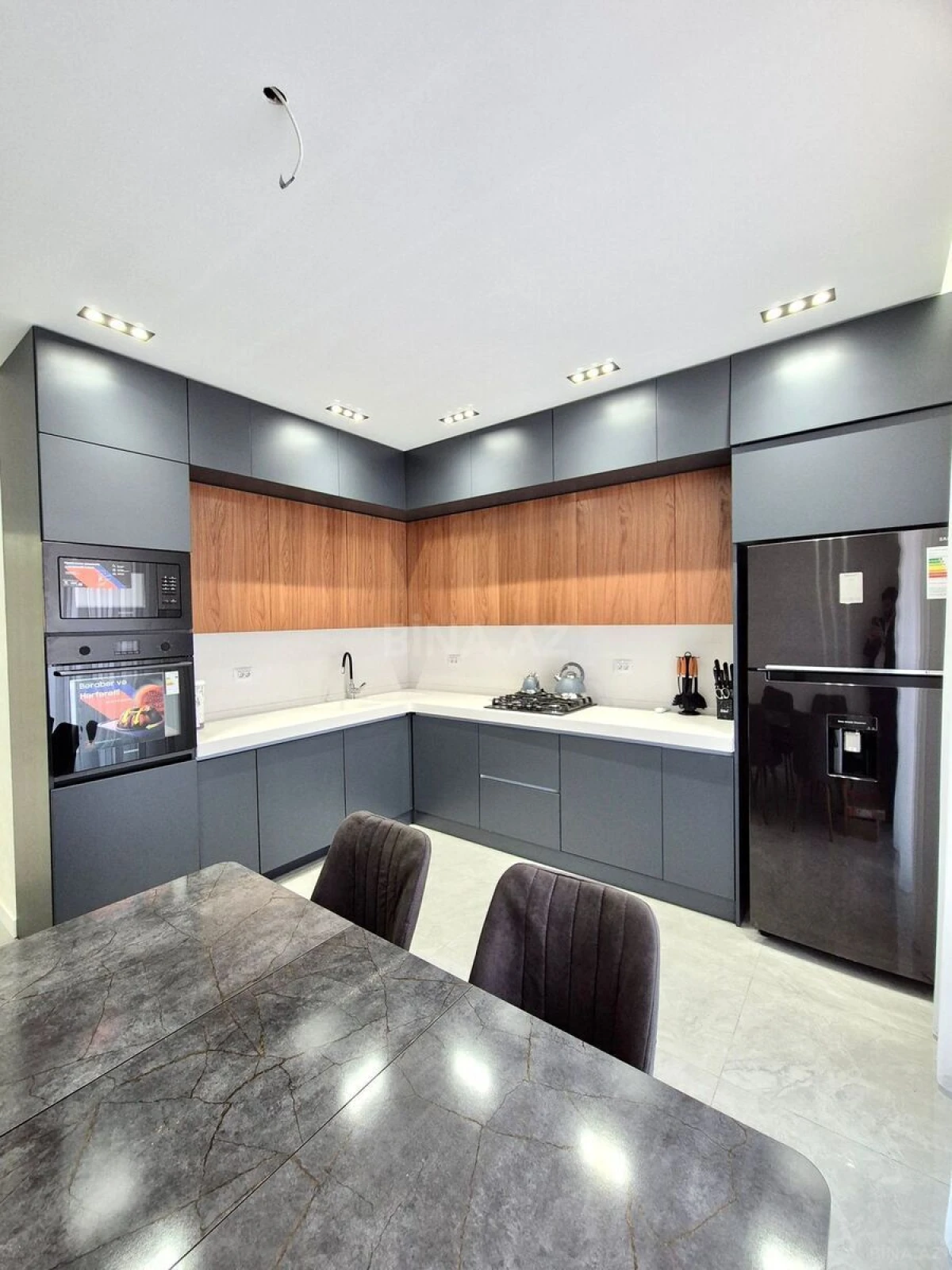 Kirayə verilir 4 otaqlı mənzil 170 m²