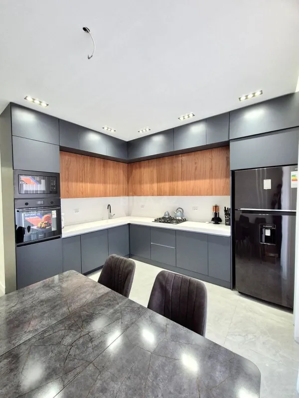 Kirayə verilir 4 otaqlı mənzil 170 m²