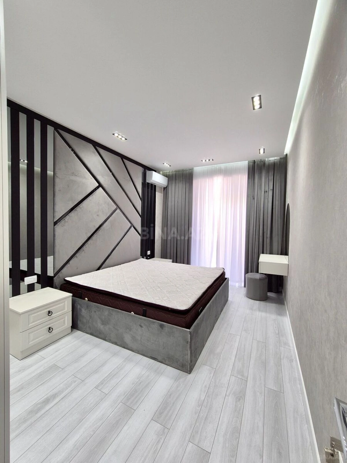 Kirayə verilir 4 otaqlı mənzil 170 m²