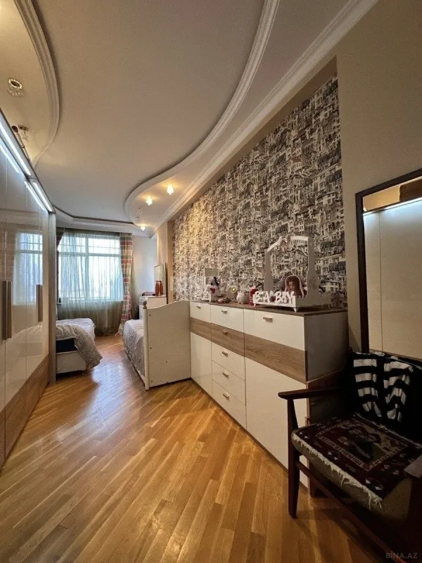 Satılır 3 otaqlı mənzil 130 m²
