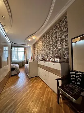 Satılır 3 otaqlı mənzil 130 m²