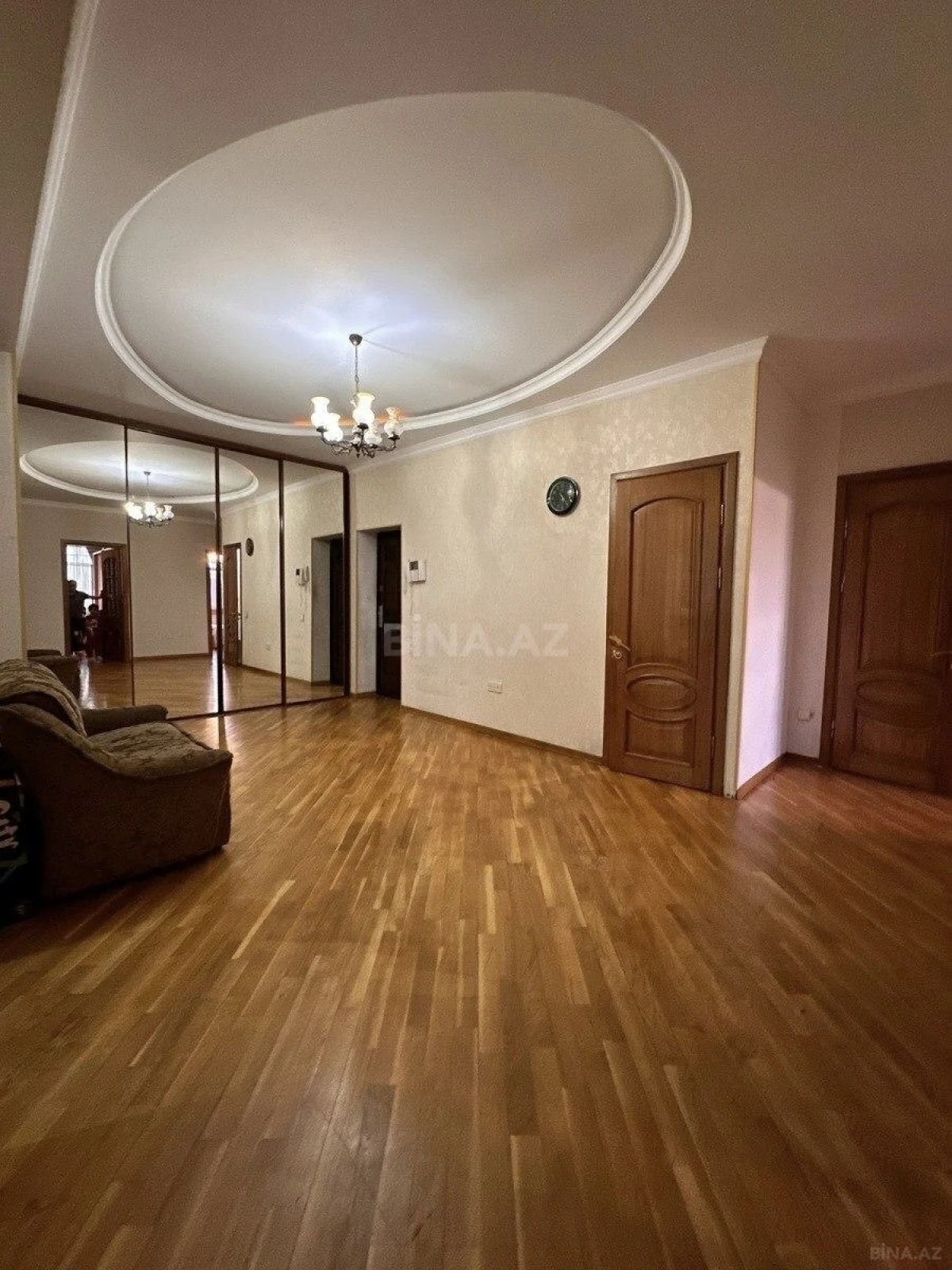 Satılır 3 otaqlı mənzil 130 m²