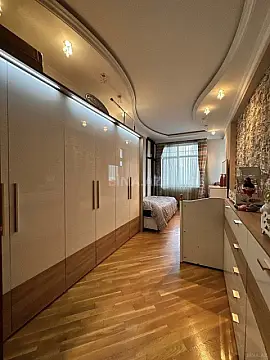 Satılır 3 otaqlı mənzil 130 m²