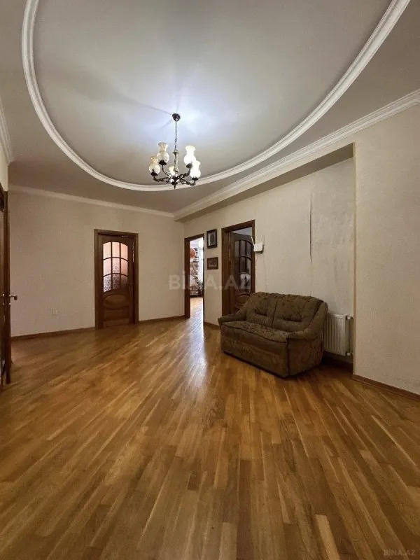 Satılır 3 otaqlı mənzil 130 m²