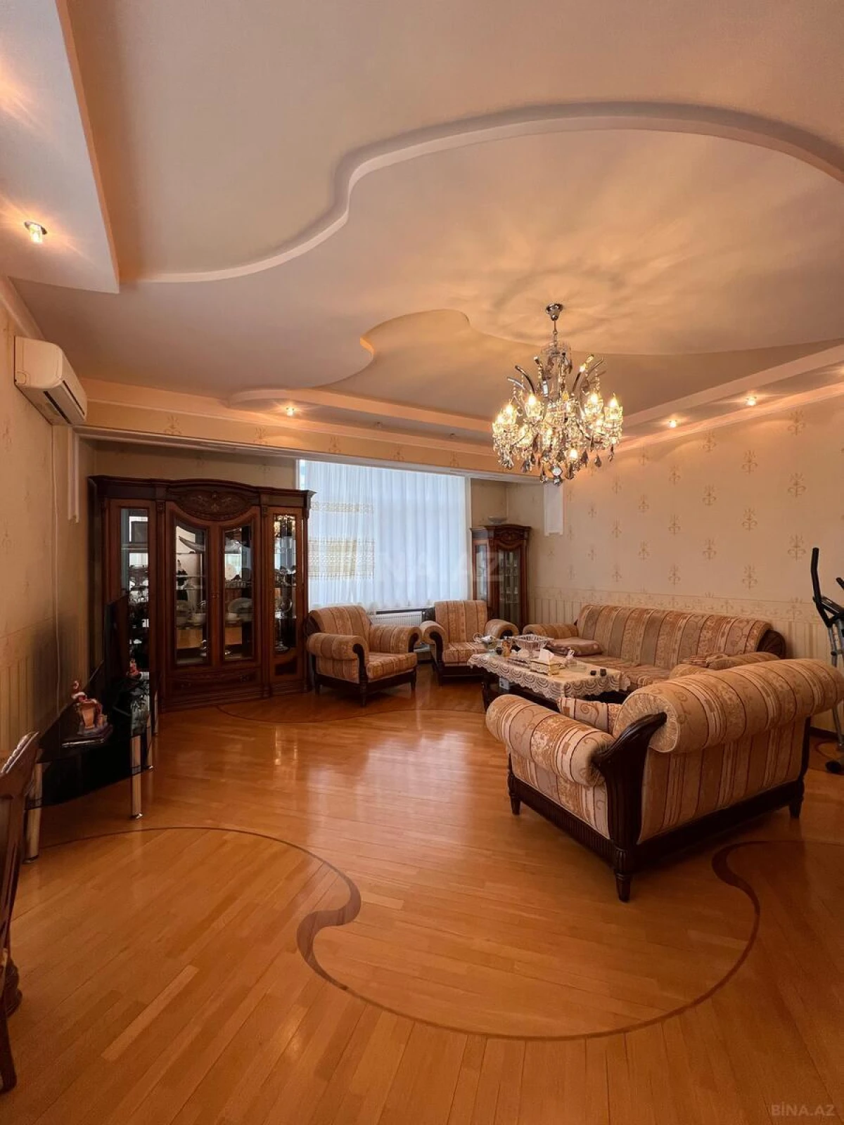 Satılır 4 otaqlı mənzil 185 m²