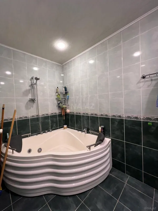 Satılır 4 otaqlı mənzil 185 m²