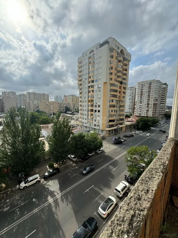 Satılır 4 otaqlı mənzil 185 m²