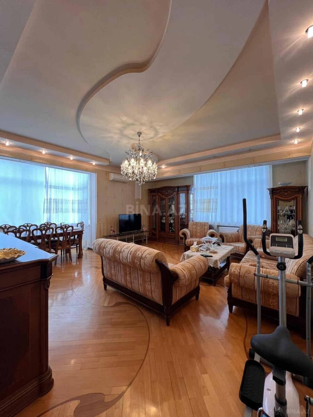 Satılır 4 otaqlı mənzil 185 m²