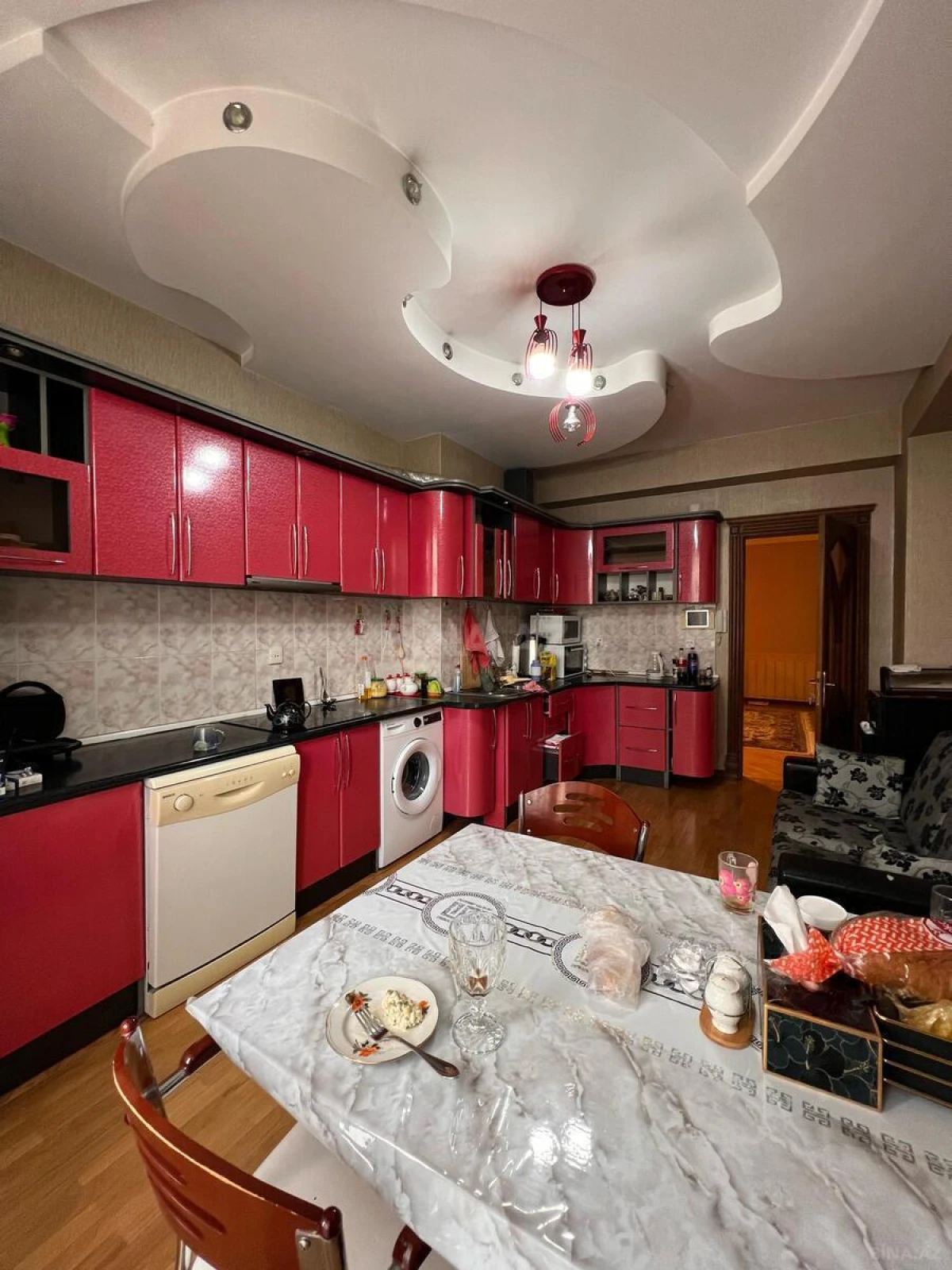 Satılır 4 otaqlı mənzil 185 m²