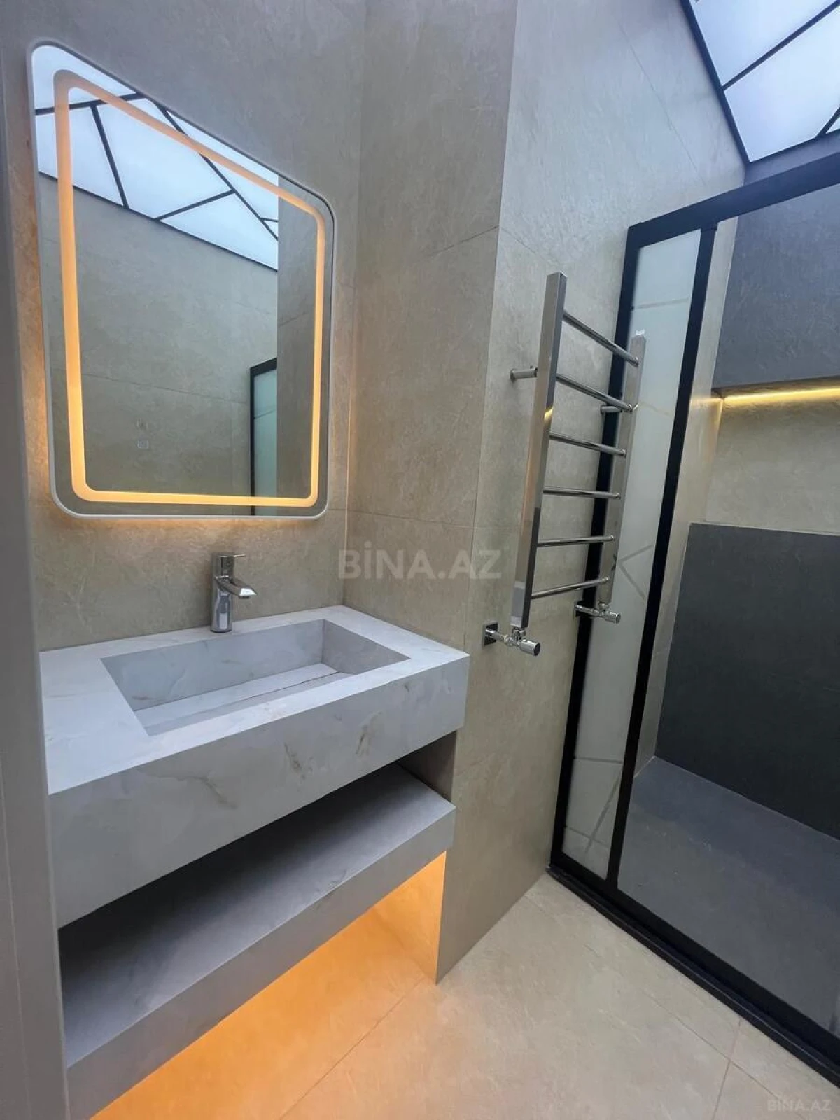 Satılır 3 otaqlı mənzil 108 m²
