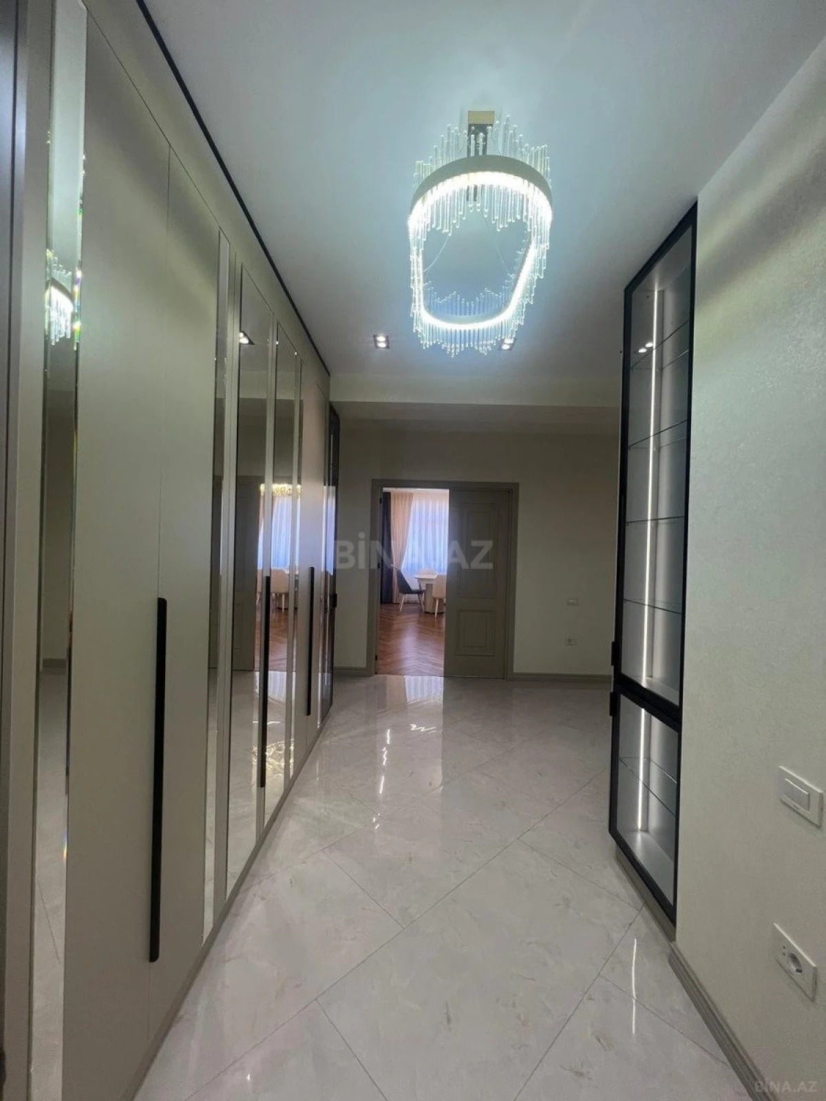 Satılır 3 otaqlı mənzil 108 m²