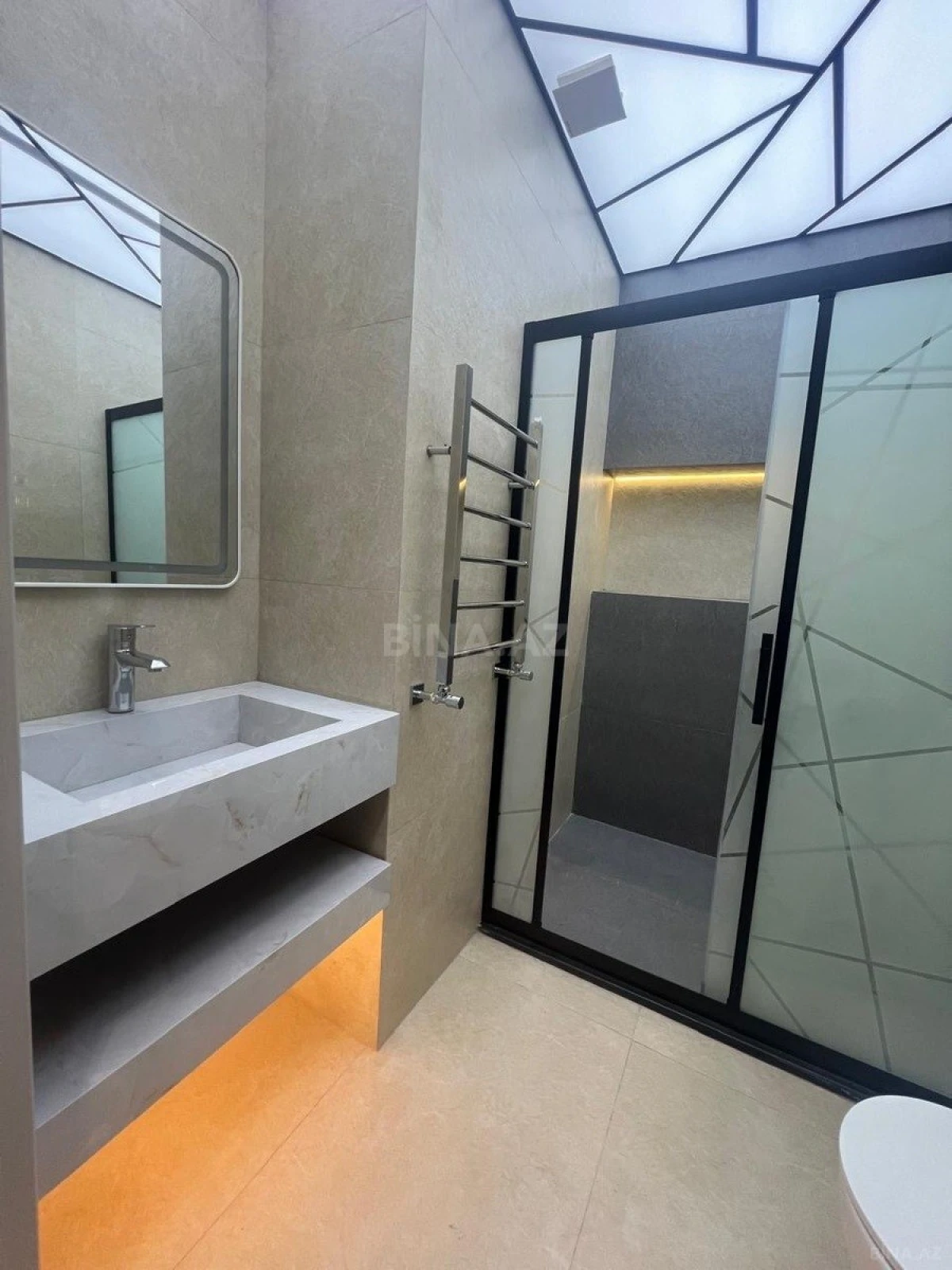 Satılır 3 otaqlı mənzil 108 m²