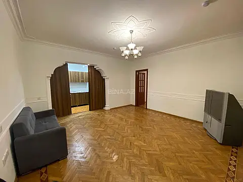 Satılır 9 otaqlı həyət evi 450 m²