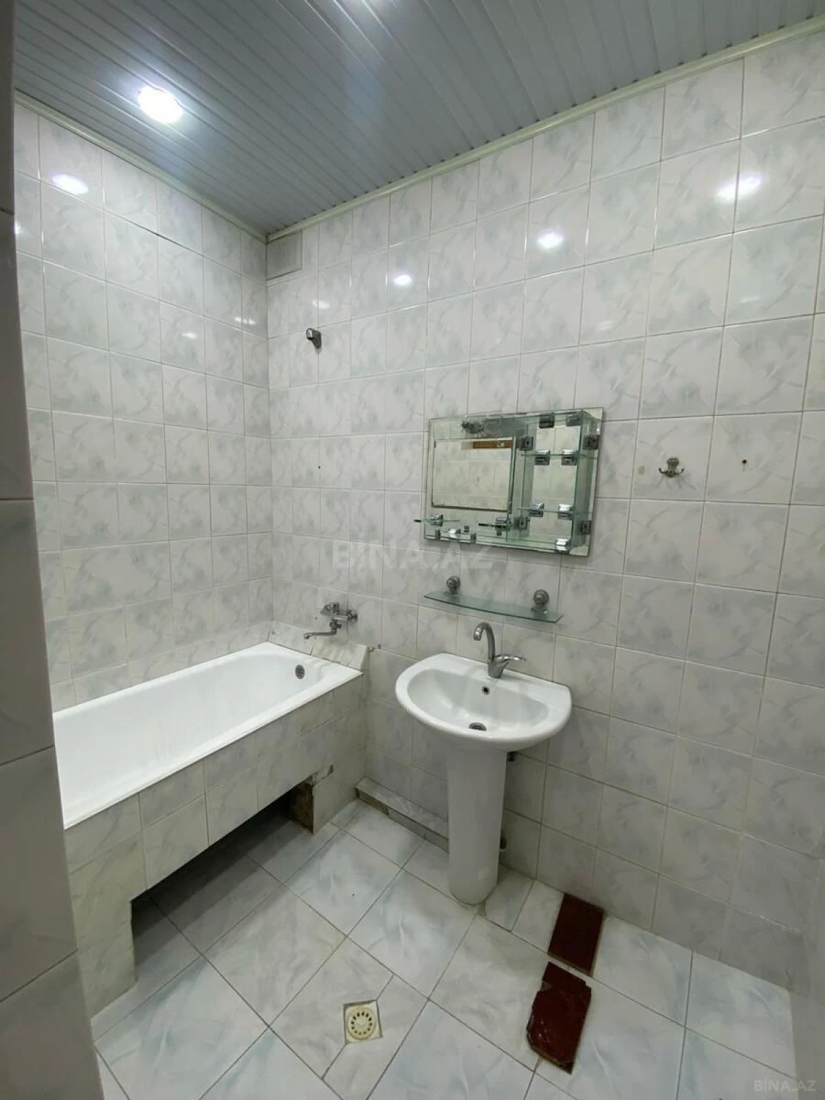 Satılır 9 otaqlı həyət evi 450 m²