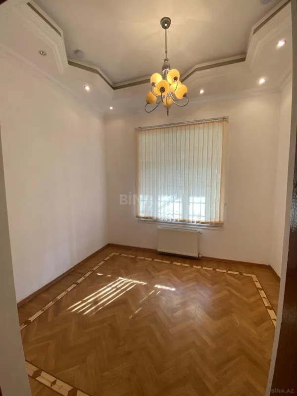 Satılır 9 otaqlı həyət evi 450 m²