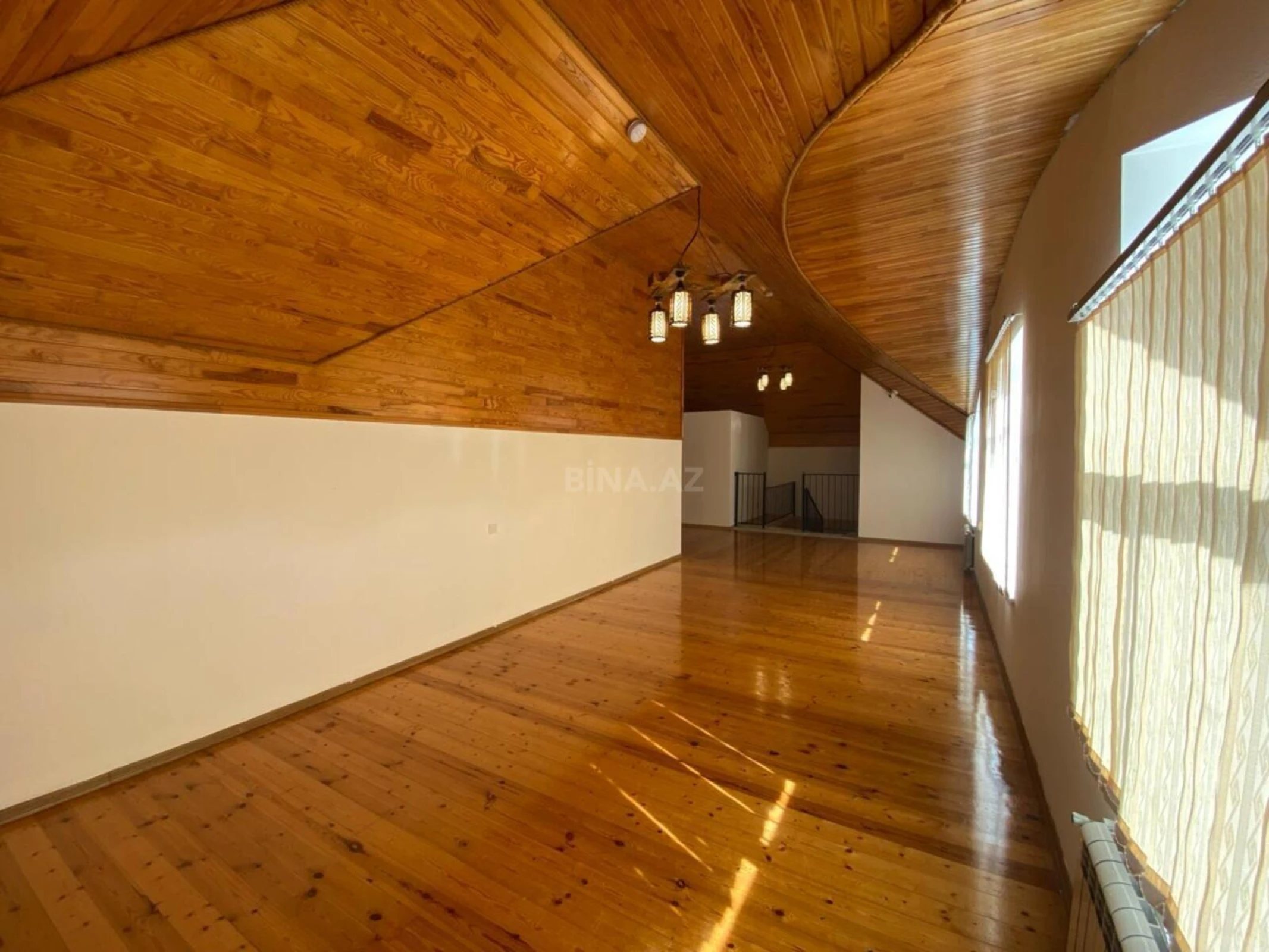 Satılır 9 otaqlı həyət evi 450 m²