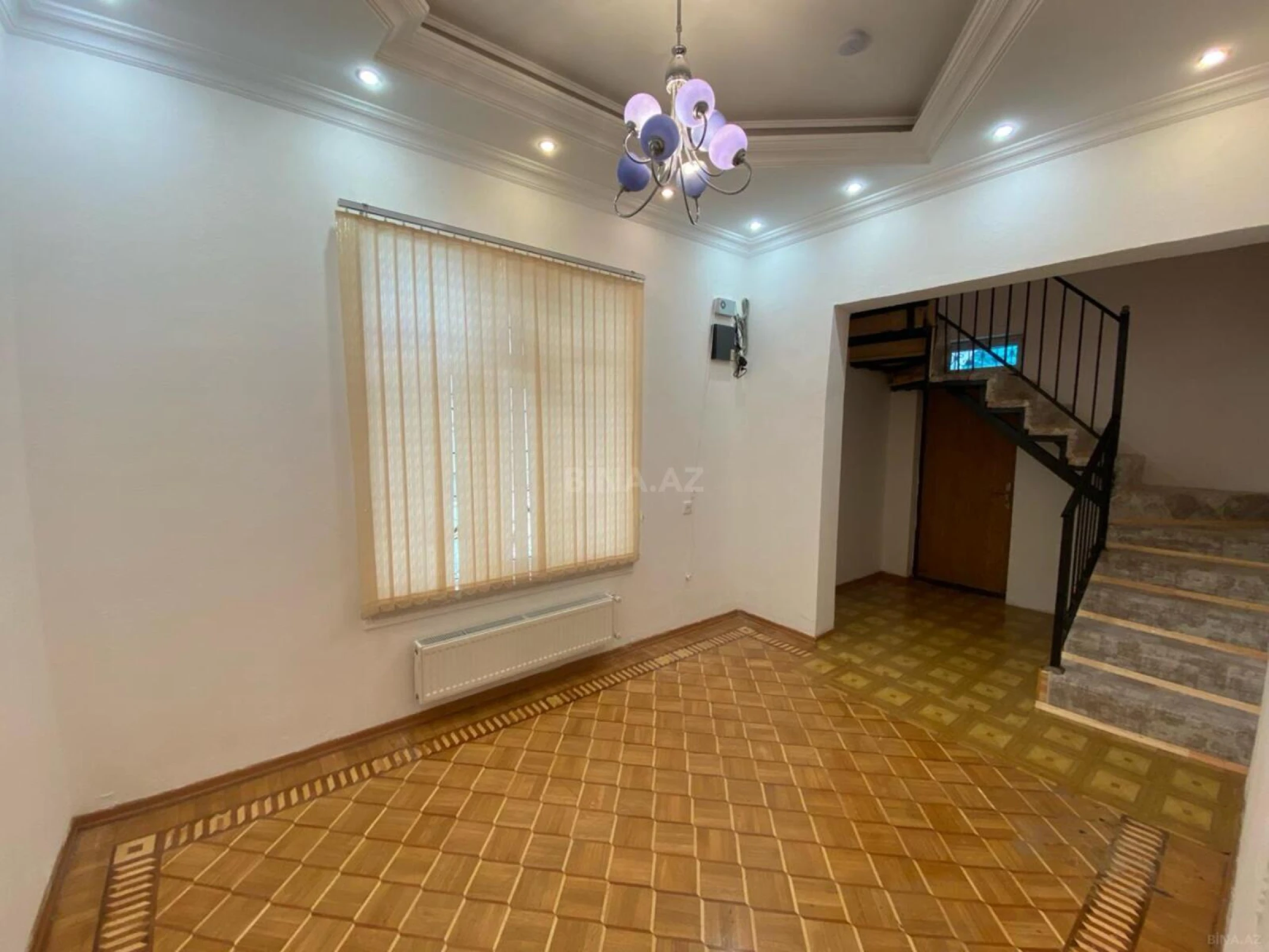 Satılır 9 otaqlı həyət evi 450 m²