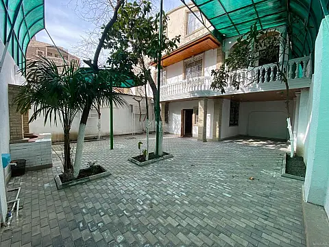 Satılır 9 otaqlı həyət evi 450 m² — Bakı, Yasamal qəs. 9 otaq 450.00 m²