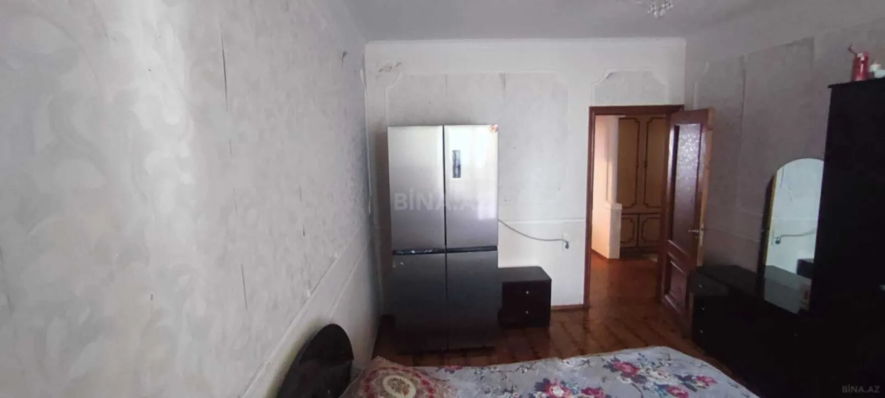 Satılır 4 otaqlı mənzil 115 m²