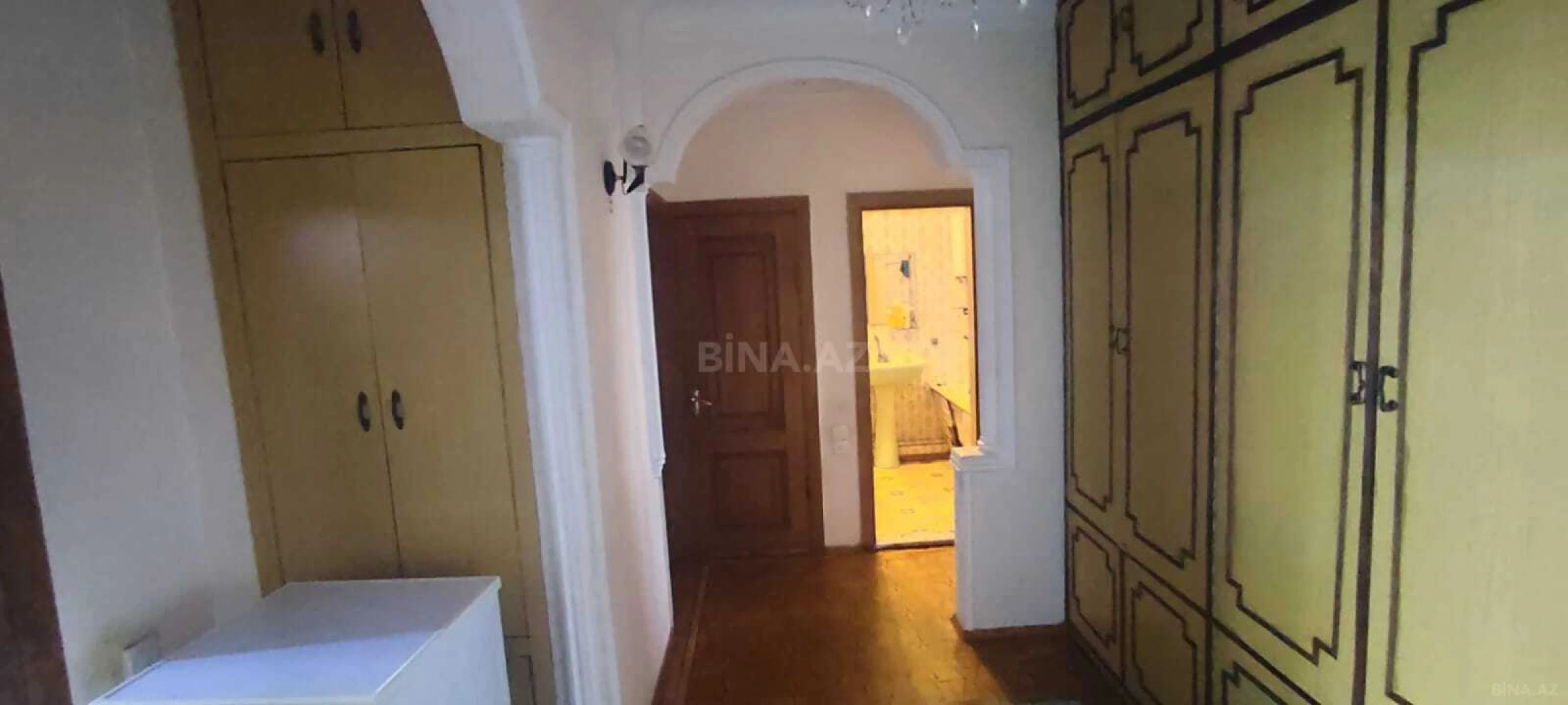 Satılır 4 otaqlı mənzil 115 m²