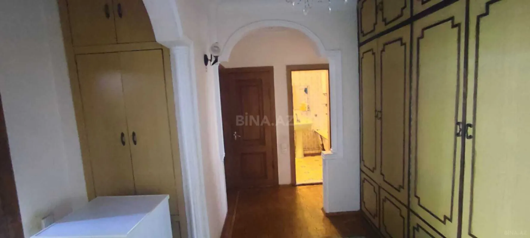 Satılır 4 otaqlı mənzil 115 m²