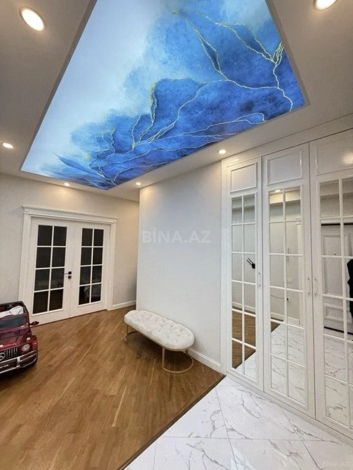 Satılır 3 otaqlı mənzil 135 m²